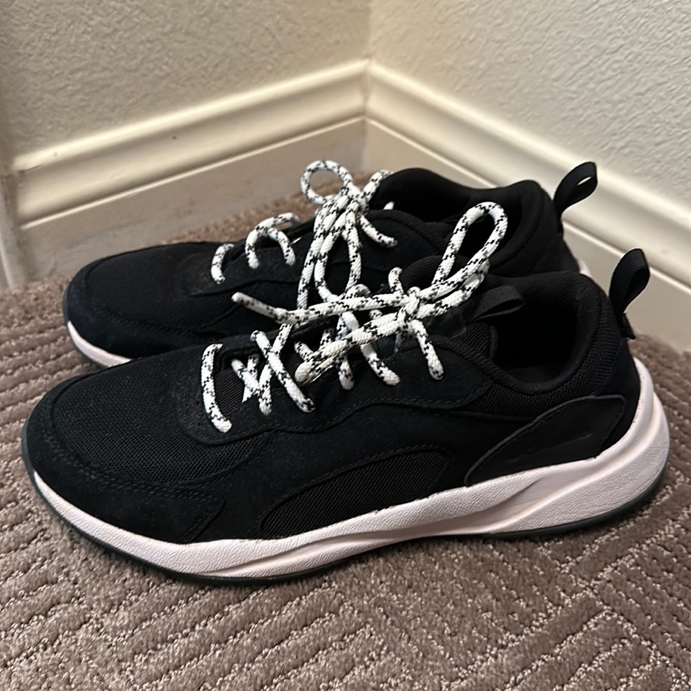 Columbia black hiking tennis shoes, barely worn